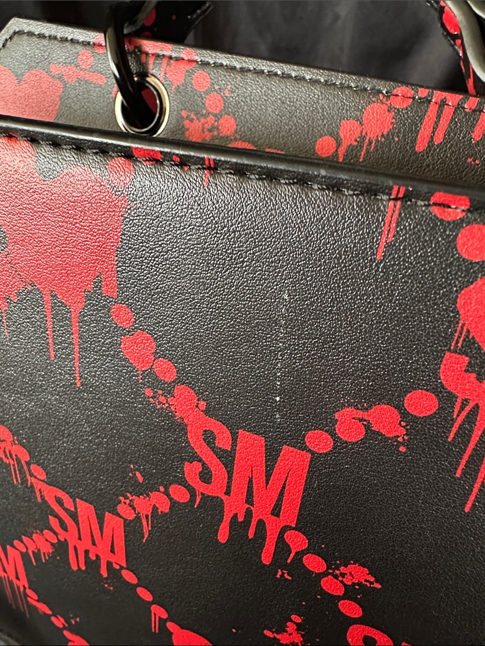 Steve Madden Halloween dripping heart purse 🖤❤️🖤❤️🩸🩸🩸 - Picture 3 of 4